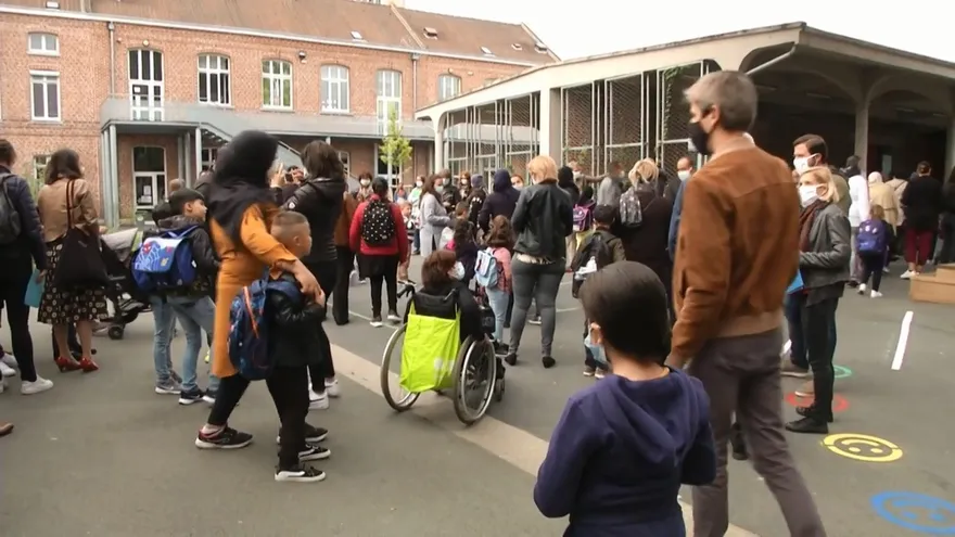 Los europeos vuelven a clase tras seis meses caóticos por el coronavirus