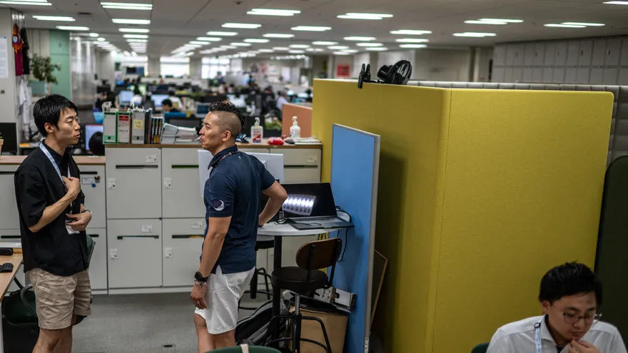 Heatwave prompts shorts for men in Japan, but women face increased harassment
