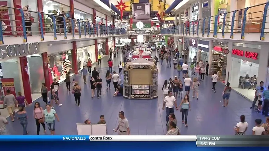 Panameños realizan compras de fin de año