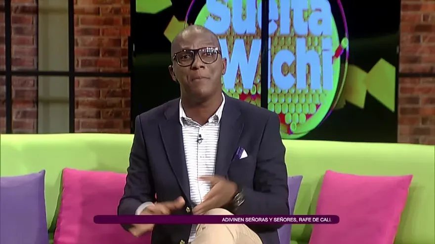 Al presentador Gustavo Jiménez le roban la placa