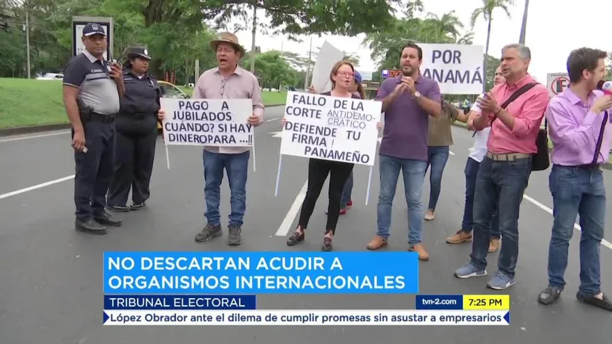 Aspirantes independientes protestan tras fallo que limita candidaturas