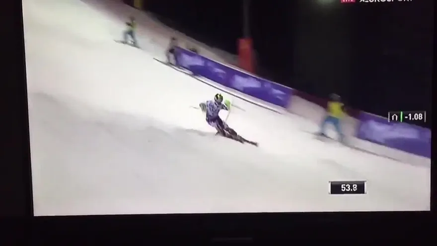 Marcel Hirscher escapó de la caída de un dron en plena competencia