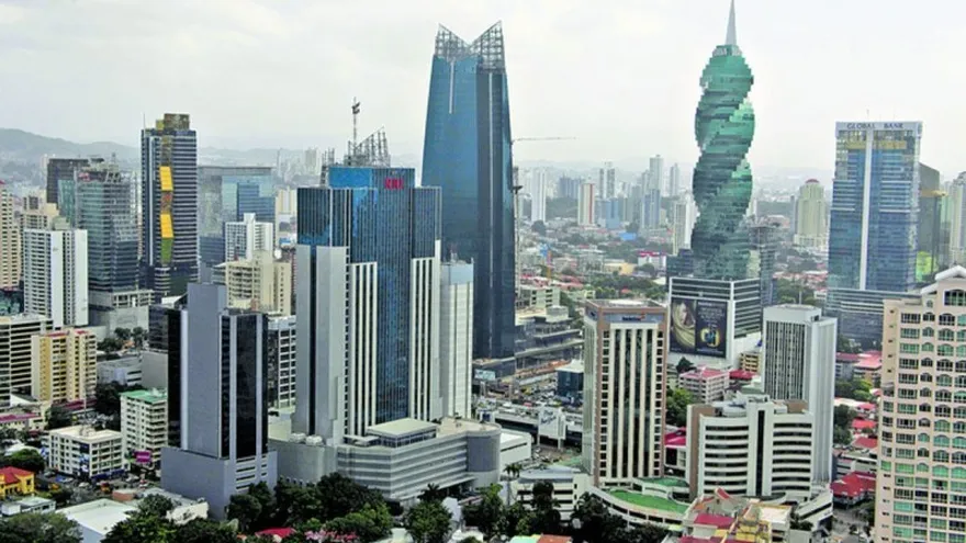 Moody's prevé alza créditos vencidos en banca de Panamá.