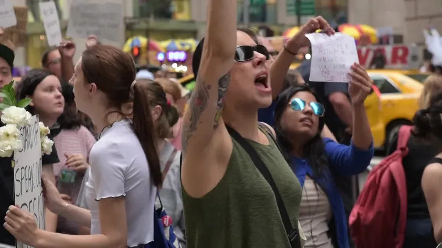 Reciben a Trump con protestas en Nueva York