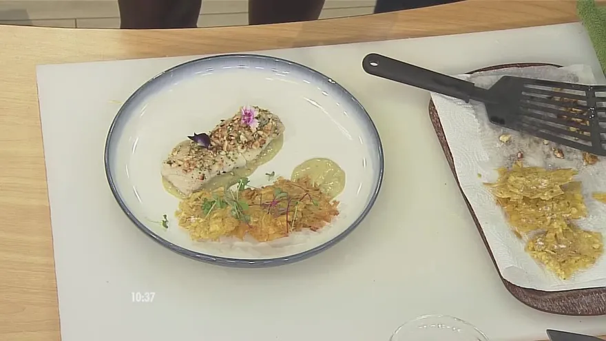 Corvina al grill en costra de pepitas de marañón y salsa de coco