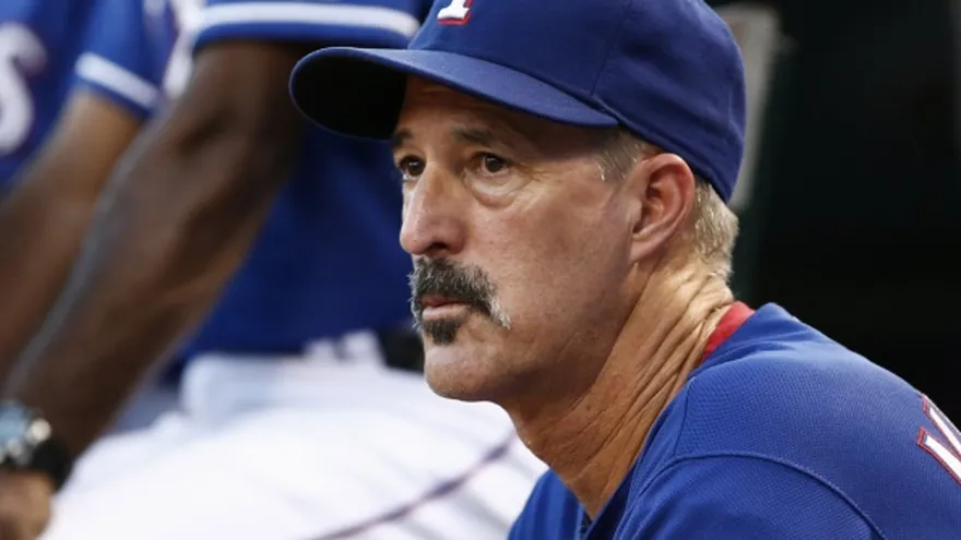 Rangers entrevistan a Maddux y a Buechele