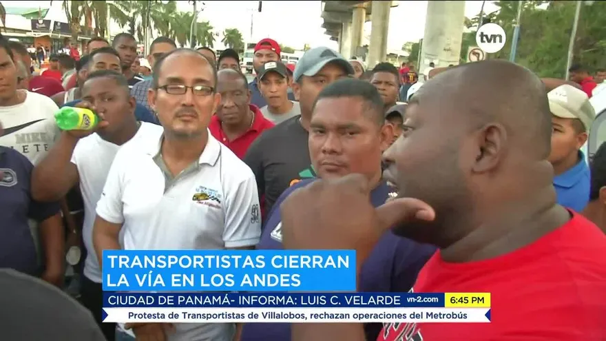 Transportistas cerraron esta tarde la vía frente a Los Andes