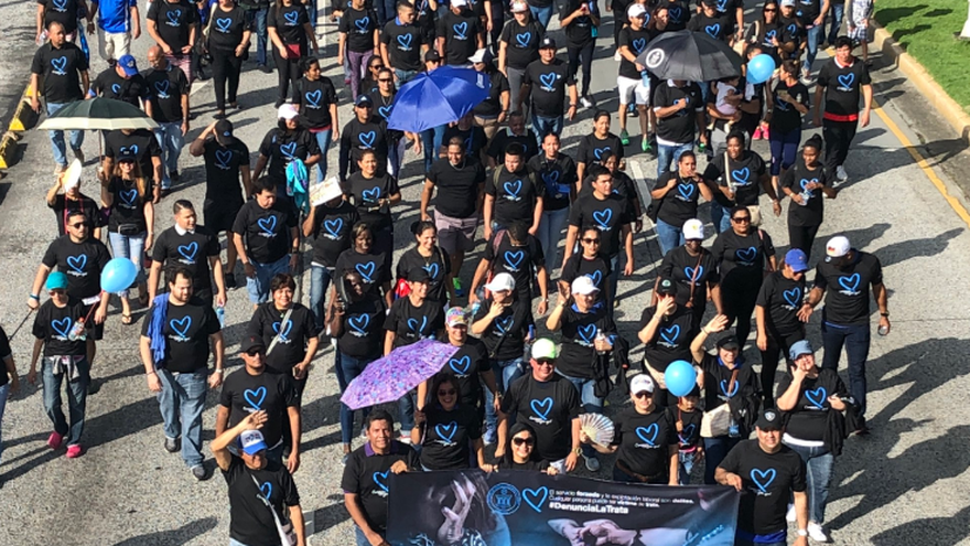Miembros de organizaciones y funcionarios de entidades del Gobierno participaron de la caminata