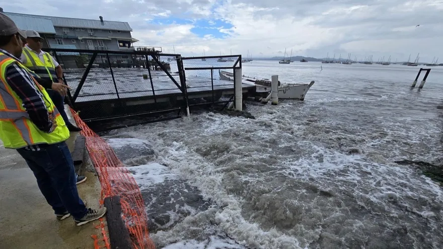 MOP evalúa funcionamiento de estación de bombeo en Isla Colón para mitigar inundaciones