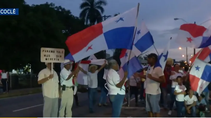 Docentes y gremios protestaron en Natá