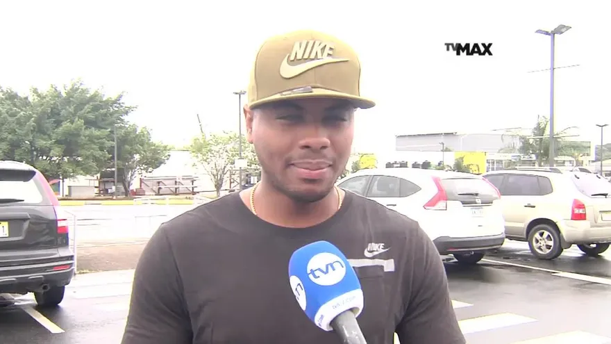 Irving Saladino indignado por la situación de Alonso Edward