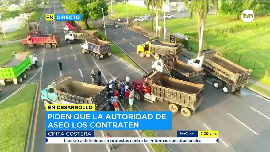 Los camioneros exigen a la Autoridad de Aseo que los contrate