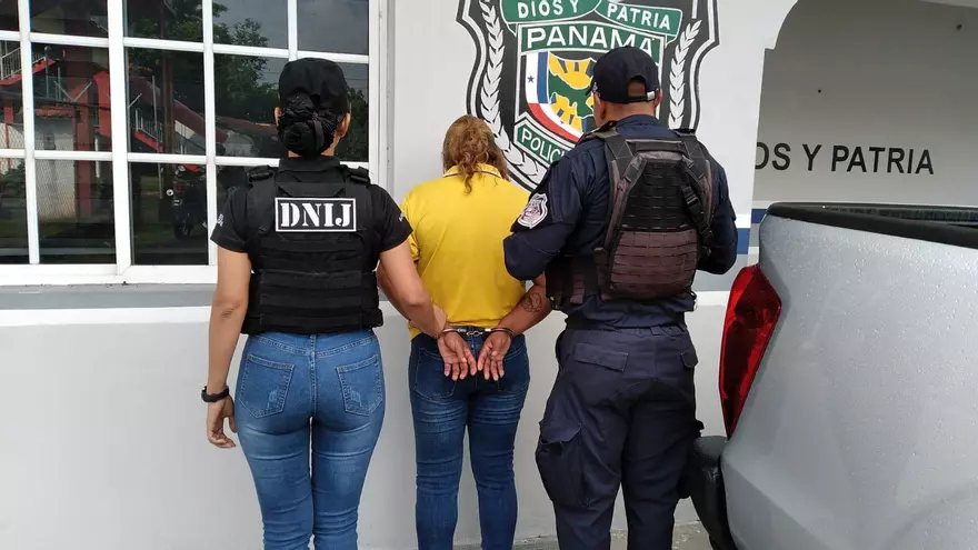 Mujer utilizaba tarjetas de su esposo fallecido para hacer compras