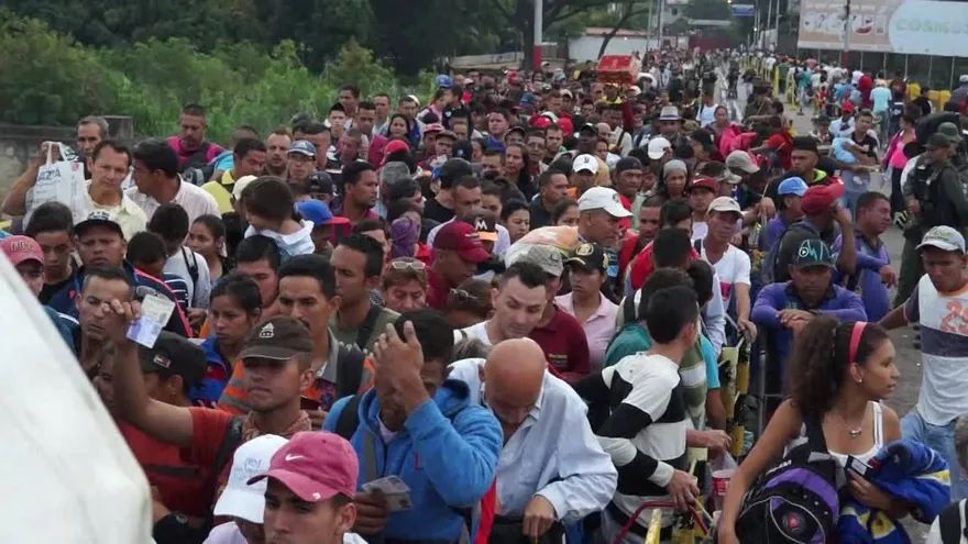 Éxodo de venezolanos hacia Colombia desafía reforzados controles