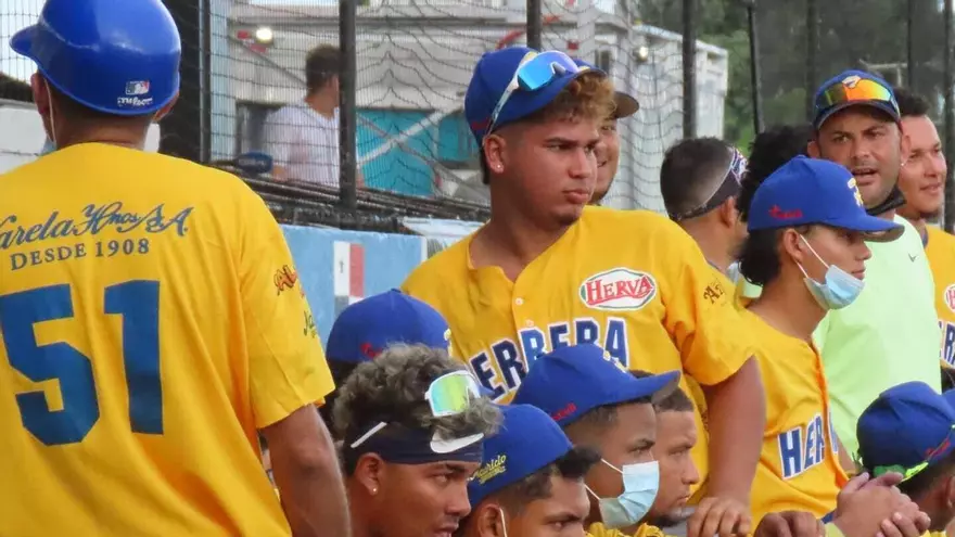 Jugadores del equipo mayor de Herrera