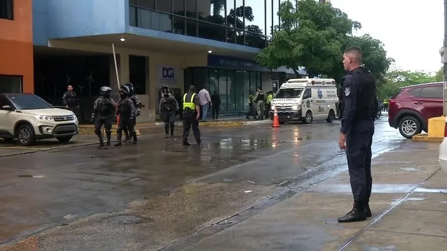 Policía herido en robo a la DGI, en estado delicado