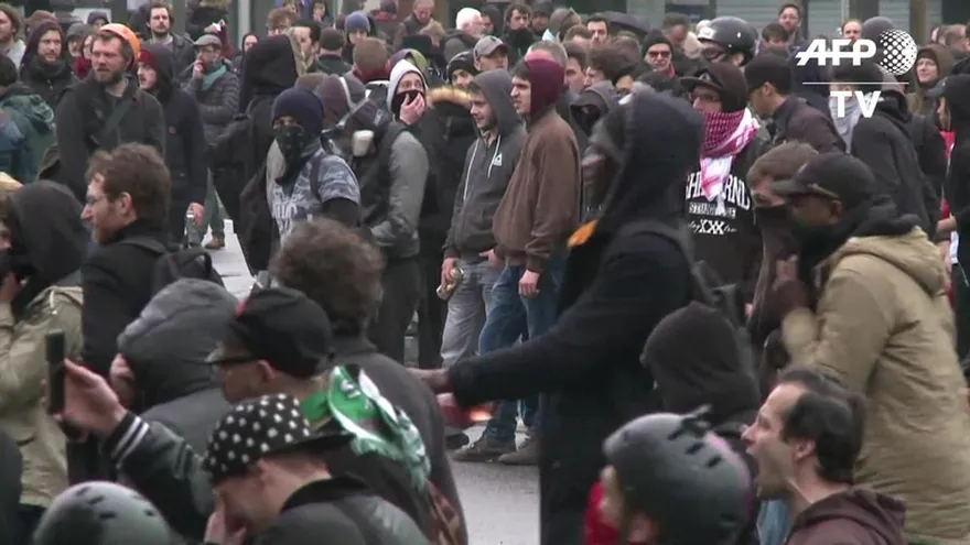 Brotes de violencia en protestas contra reforma laboral francesa