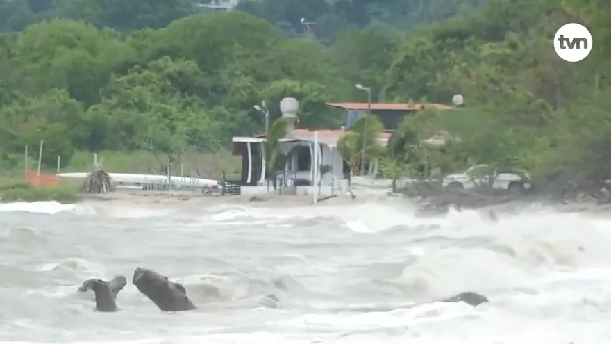 Advierten de fuerte oleaje en el Pacífico panameño