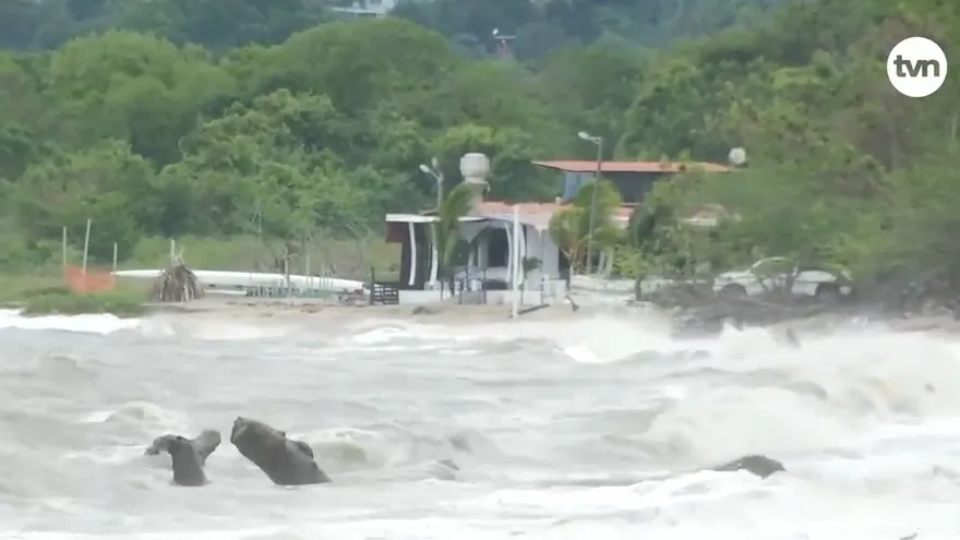 Advierten de fuerte oleaje en el Pacífico panameño