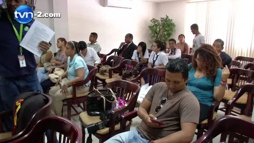 Padres de familia de estudiantes del IN detenidos se reúnen con la procuradora de la nación