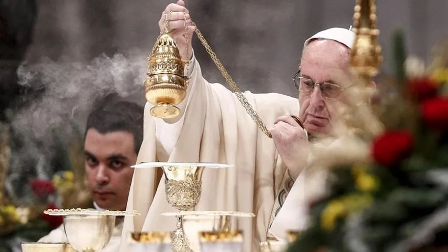El Papa Francisco en la misa de la Epifanía en la Basílica de San Pedro.
