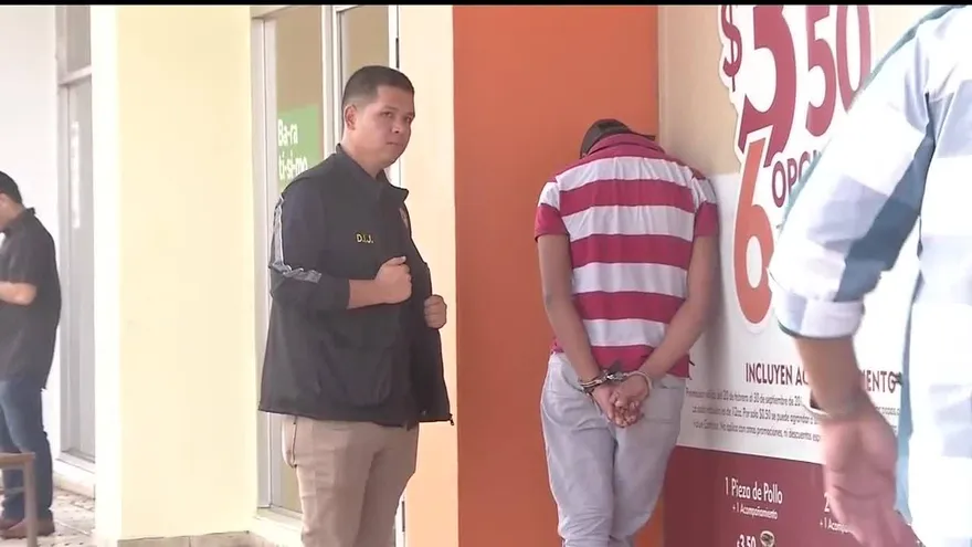 Delincuentes asaltan restaurante de comida rápida en Don Bosco