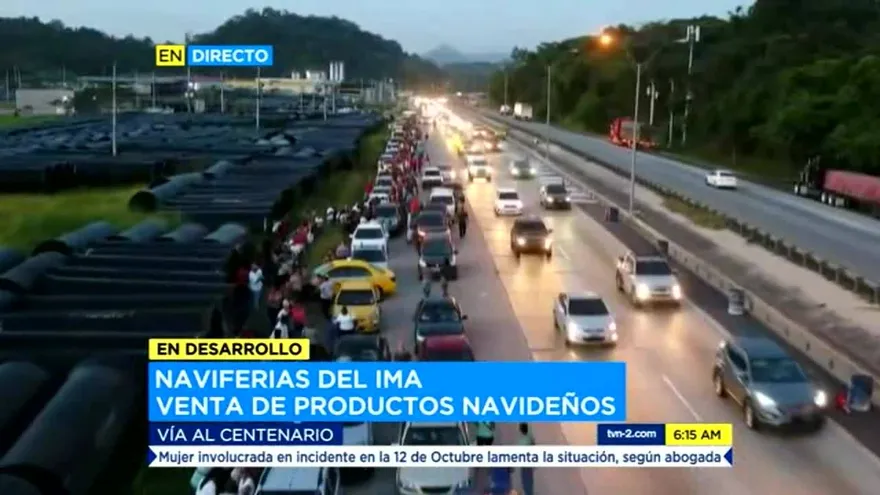 Largas filas de autos y personas para comprar jamón en la Naviferia  de Merca Panamá