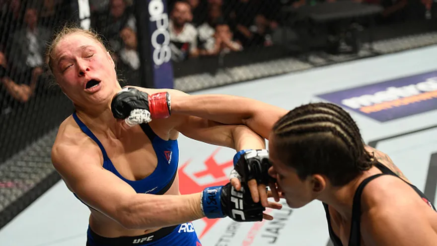 Amanda Nunes retuvo título y destruyó a Ronda Rousey en un round