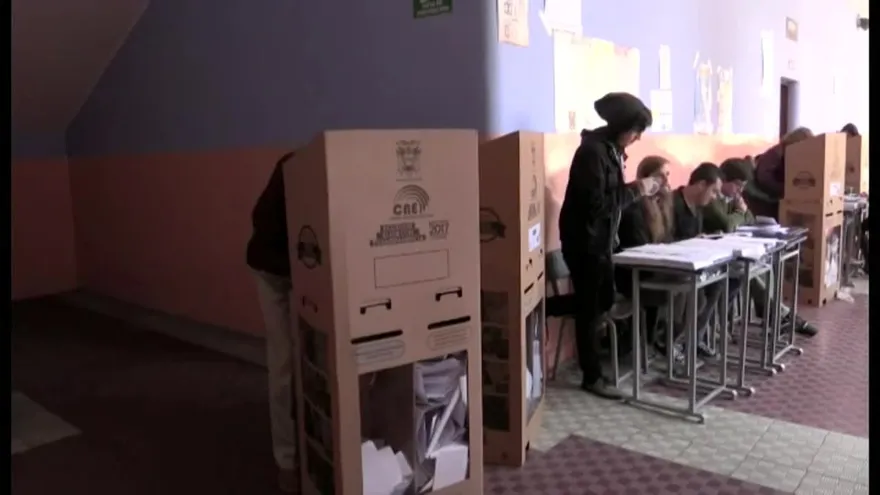 Participación a mitad de la jornada electoral en Ecuador llega al 39,44 %
