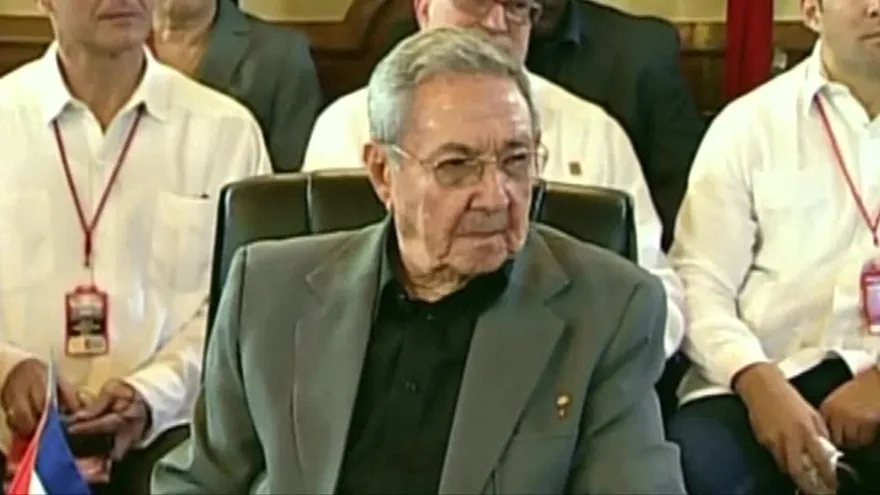 Muro de Trump es una irracionalidad, dice Raúl Castro.