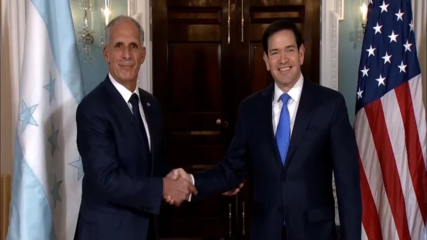 Secretario de Estado norteamericano, Marco Rubio, junto al presidente electo hondureño, Nasry Asfura