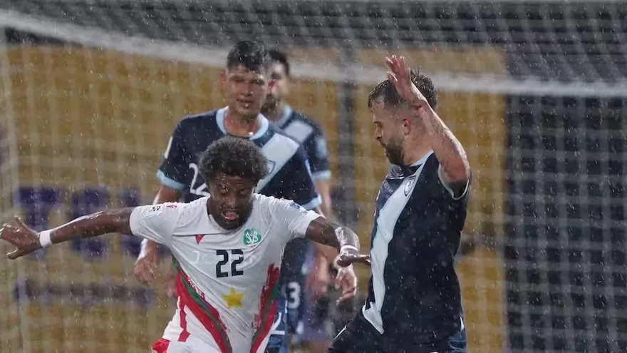 Surinam y Guatemala en acción