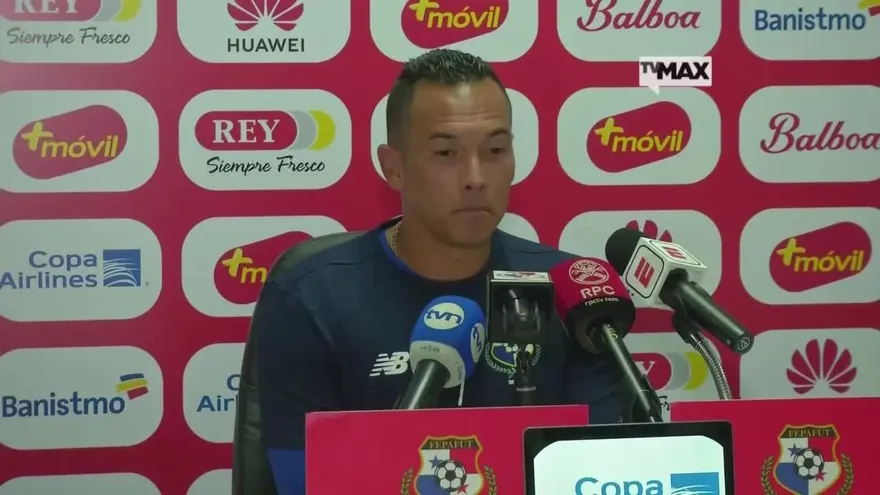 Blas Pérez en conferencia de prensa