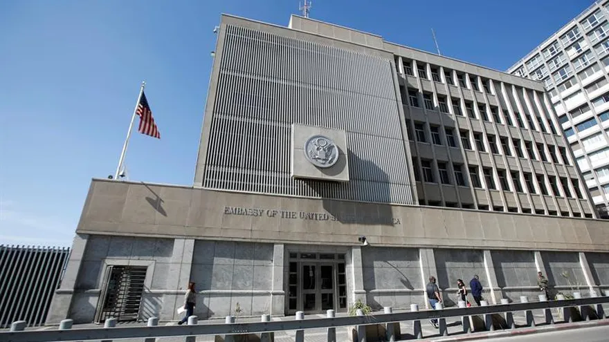 Fachada de la embajada estadounidense en Tel Aviv (Israel) el 21 de enero de 2017.