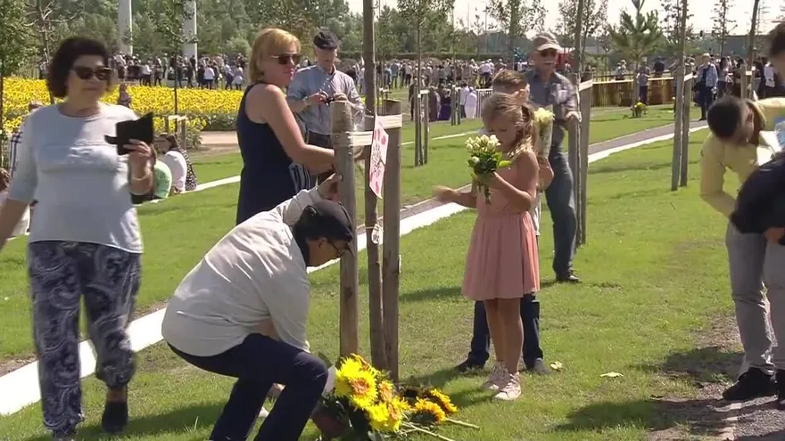 Un monumento en memoria a las víctimas del vuelo MH17