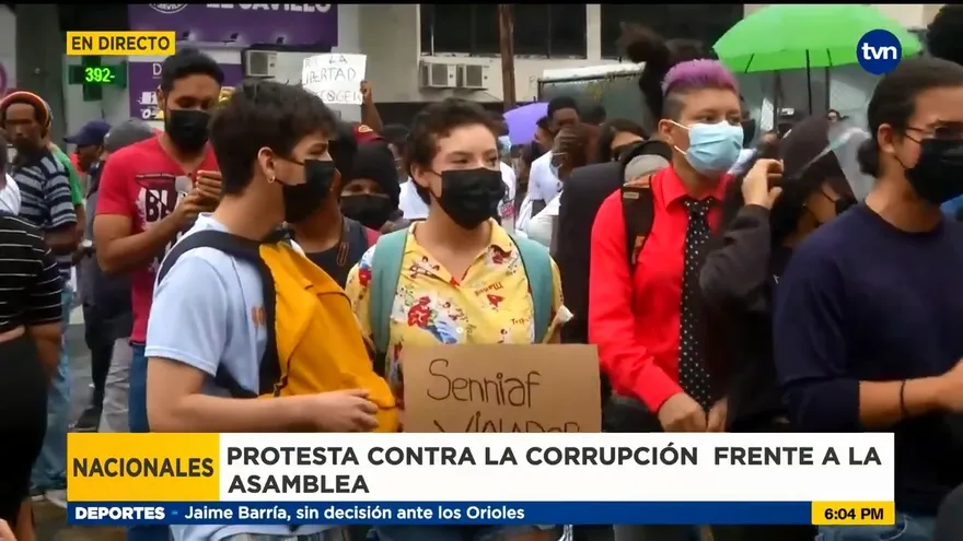 Protestas contra la corrupción frente a la Asamblea de Diputados