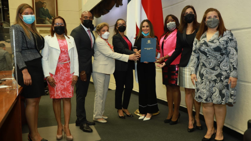 Aprueban creación de régimen de reparación económica para menores de edad huérfanos