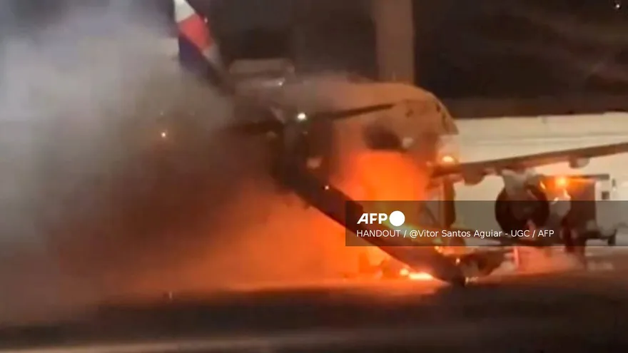 Un avión de Latam incendiado en Brasil