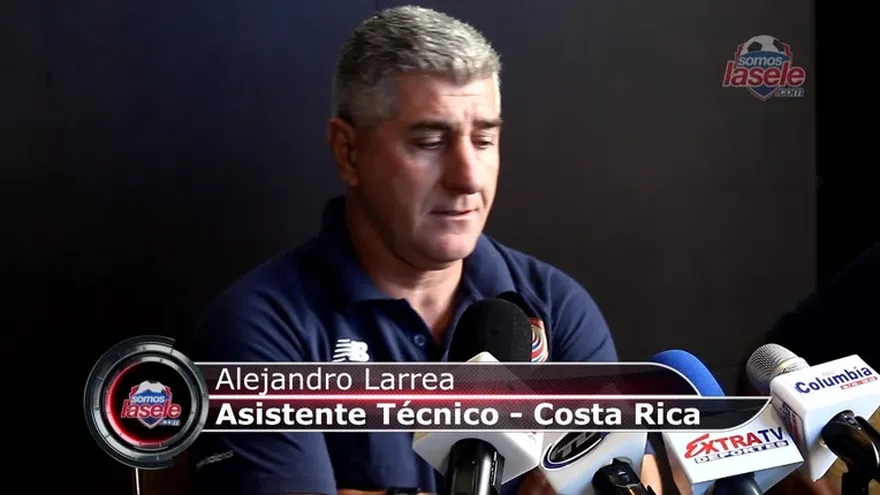 Conferencia de prensa de Alejandro Larrea, asistente técnico de Costa Rica