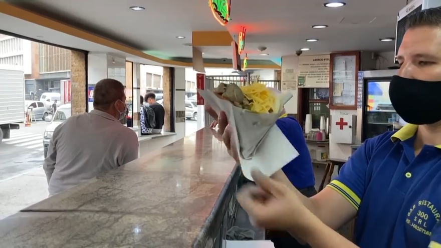 Importar maíz para las arepas, el principal alimento del venezolano