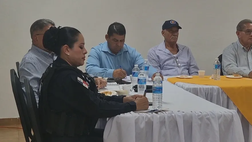 ATTT concede prórroga de un mes para resolver conflicto del transporte en Aguadulce