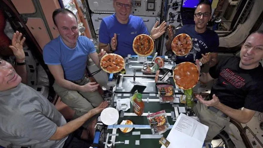Pizza en el espacio