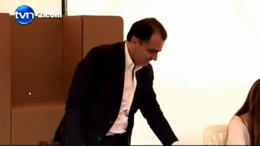 Santos y Zuluaga definirán en segunda vuelta la presidencia de Colombia