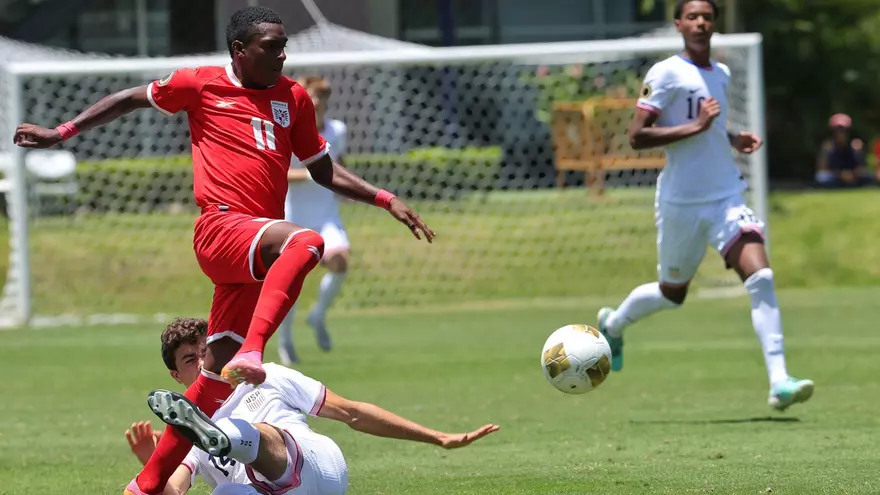 Acción del partido entre las selecciones Sub-15 de Panamá y Estados Unidos