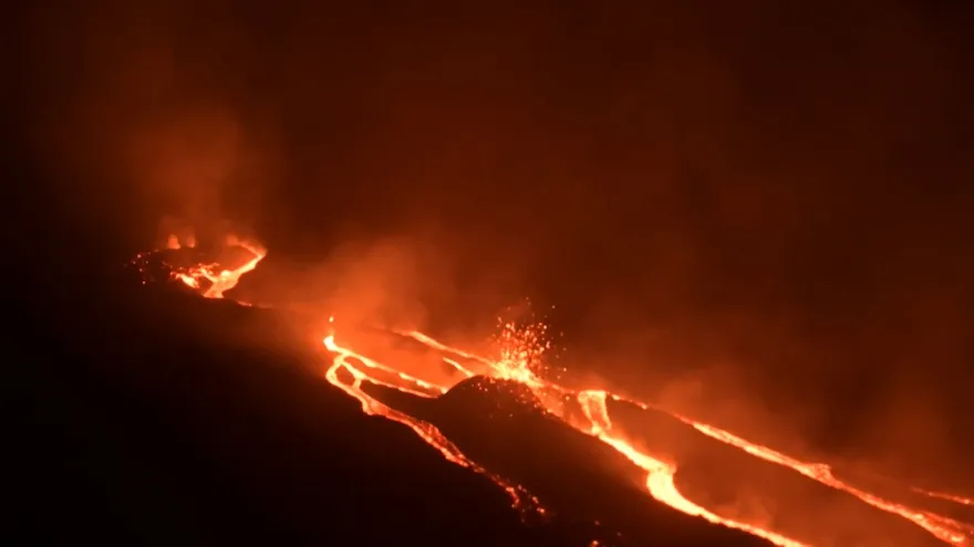 Volcán de Pacaya mantiene fuerte actividad eruptiva en Guatemala
