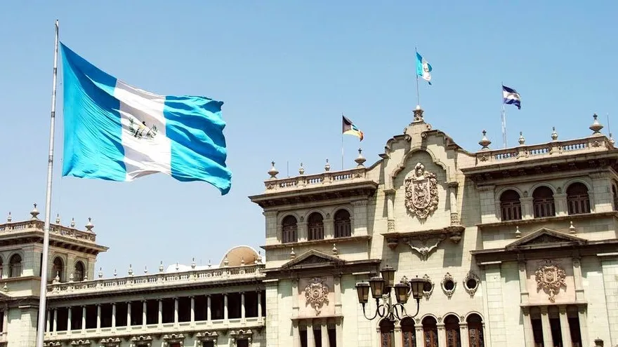 Guatemaltecos buscan en los comicios salir de la corrupción, la pobreza y la violencia
