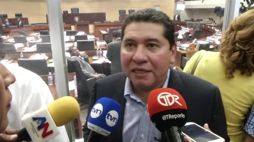 De León: 'Discusión de reformas electorales requieren más de una sesión extraordinaria'