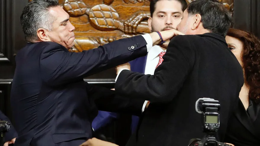 Conato de pelea en el Senado mexicano durante debate