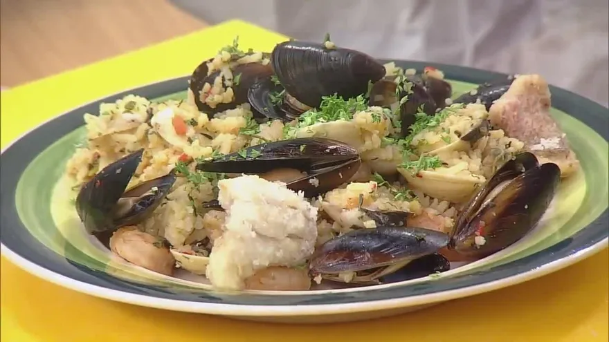 Alexis nos cocina un arroz con mariscos