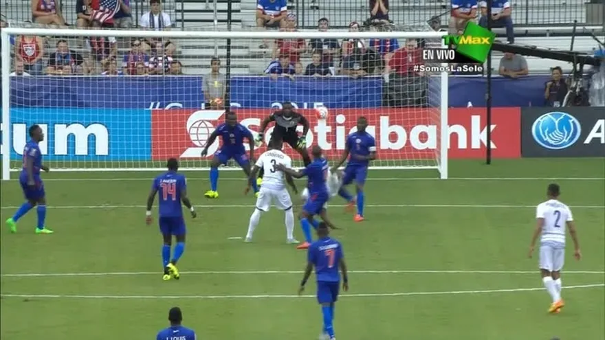 Tejada de chilena intentó marcar